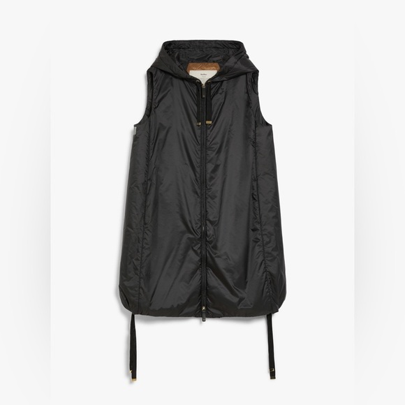 MaxMara THE CUBE
Water-resistant technical canvas gilet
Retail 995 usd NWOT - Picture 1 of 4